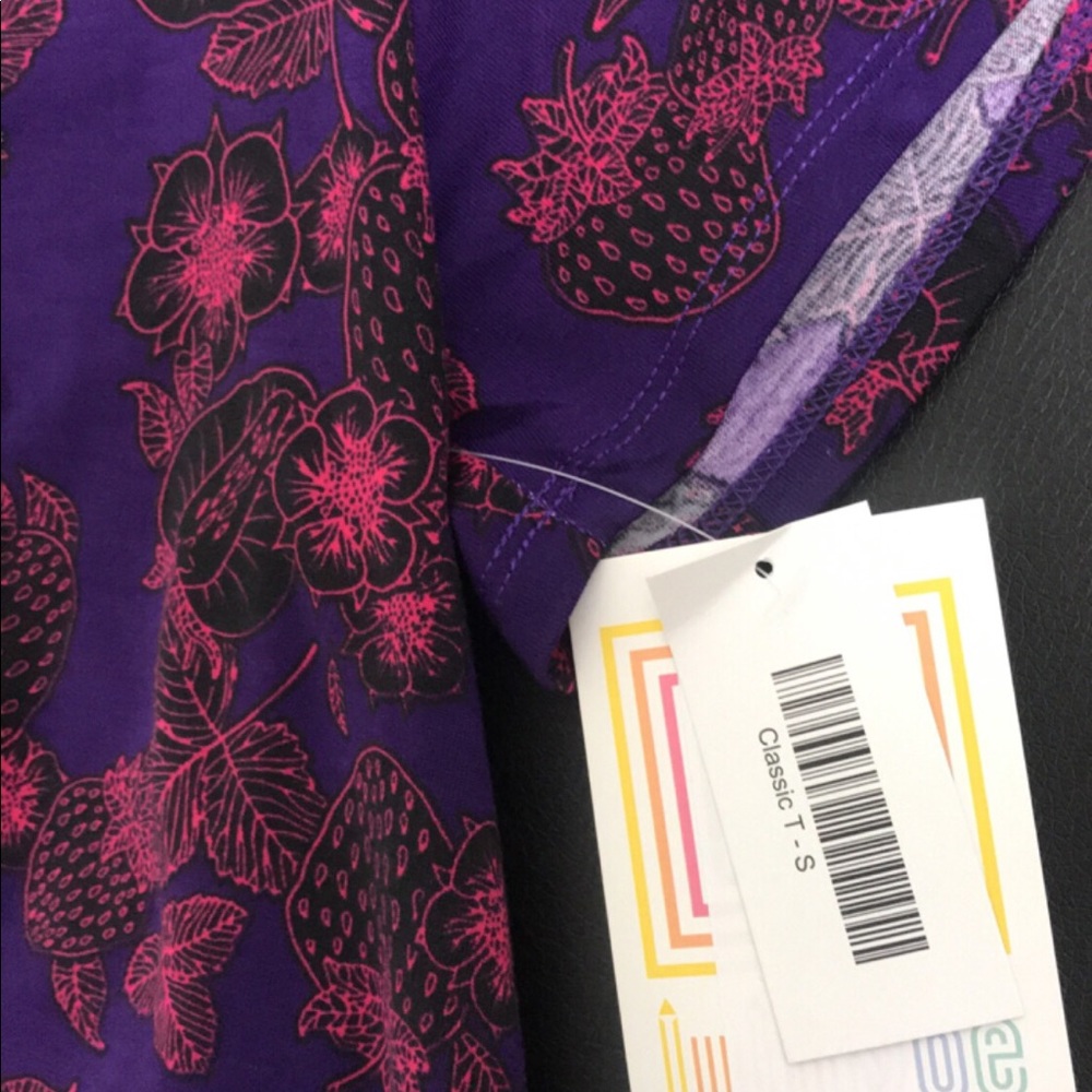 LuLaRoe Classic T-Strawberries